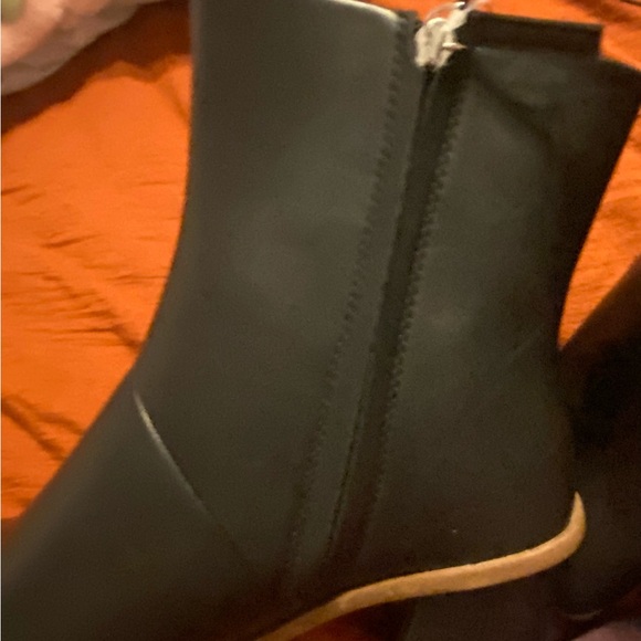 NWT Time and Tru woman’s size 8 heeled boots - Picture 3 of 6